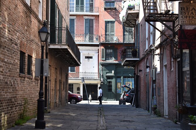45-Minute French Quarter Highlights Tour in New Orleans - Chartres Street brings architecture and odd stories