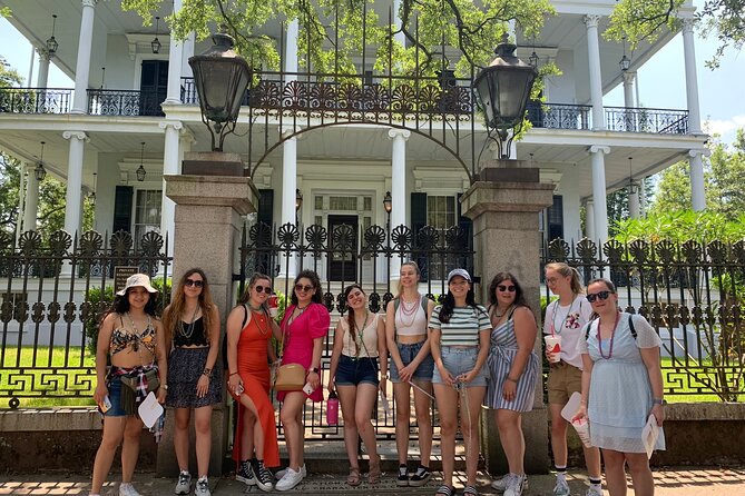 45-Minute Garden District Highlights Tour in New Orleans - Mansions, ironwork, and subtropical gardens