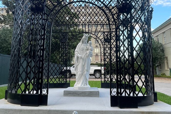 Adults-Only Garden District Cemetery Anne Rice True Crime Tour - Key points at a glance