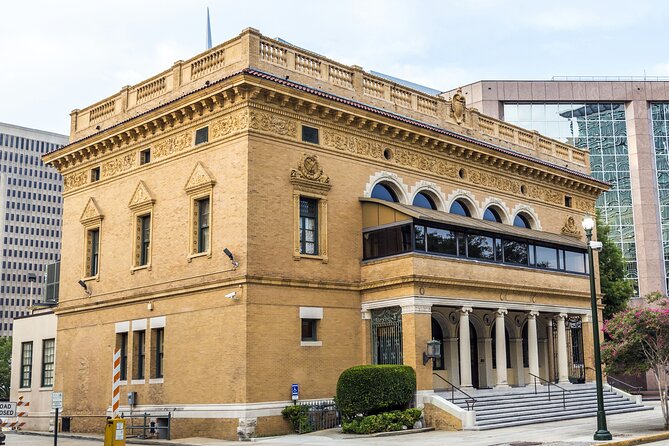 Baton Rouge Historic Downtown Self-Guided Audio Walking Tour - Starting near the Old Governor’s Mansion
