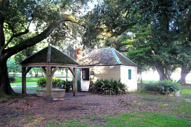 Destrehan Plantation and Large Airboat Tour from New Orleans - Transport and group size