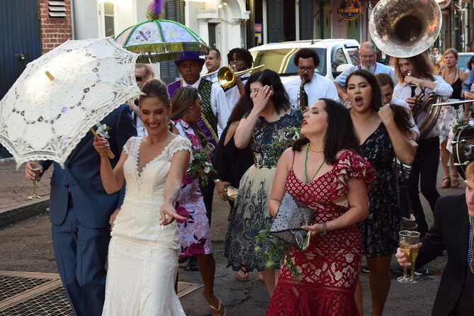French Quarter walking Food Tour: Signature Tastes of New Orleans - Alcohol, group size, and timing