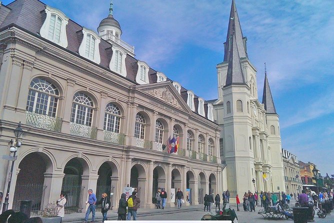 French Quarter Walking Tour in New Orleans - Jackson Square and the city’s changing story