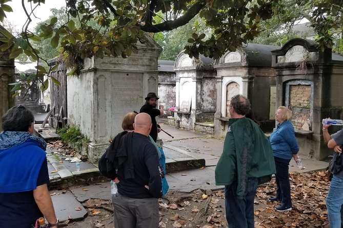 Garden District Home and History Walking Tour - Walking Prytania Street and the Garden District