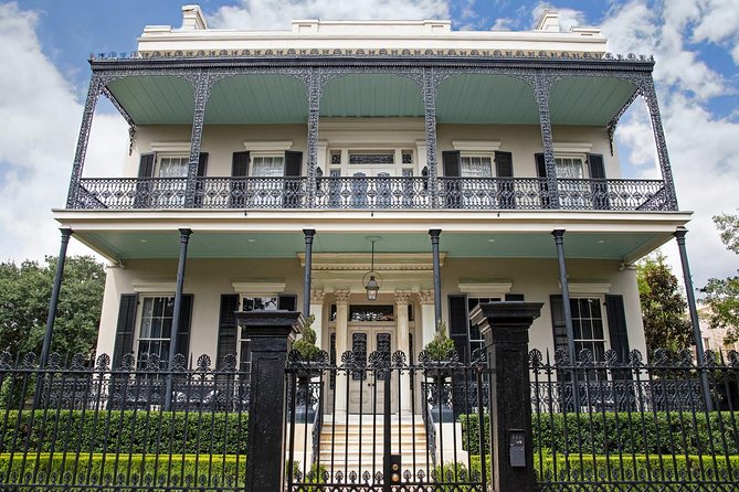 Garden District Walking Tour of New Orleans - Group Size and Walking Comfort