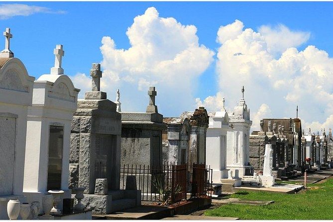 Henley's Private Tours - "Educational-Thoughtful-Entertaining" - Jackson Square and the stories behind the postcard