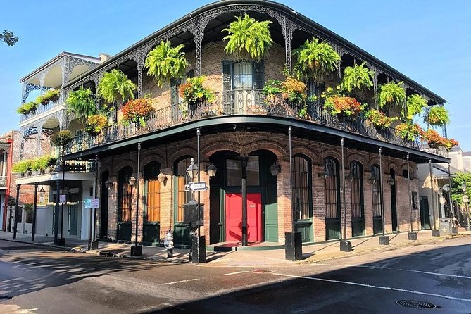 Highlights of New Orleans Private Driving Tour - Uptown and the Garden District: grand homes and the St. Charles line