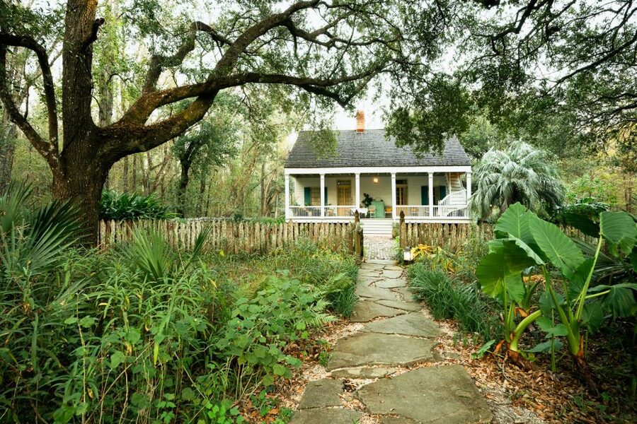 Louisiana: Laura, Oak Alley, or Whitney Plantation Tours - Leaving New Orleans in a small tour van