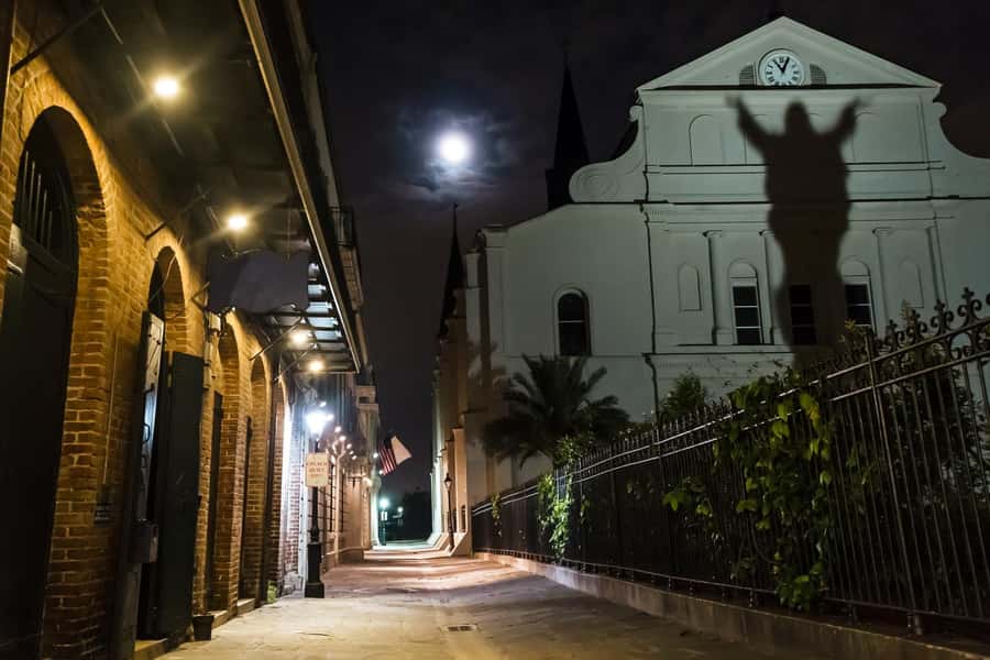 New Orleans: 1.5-Hour Vampire Tour of the French Quarter - The first stories: records behind the legends