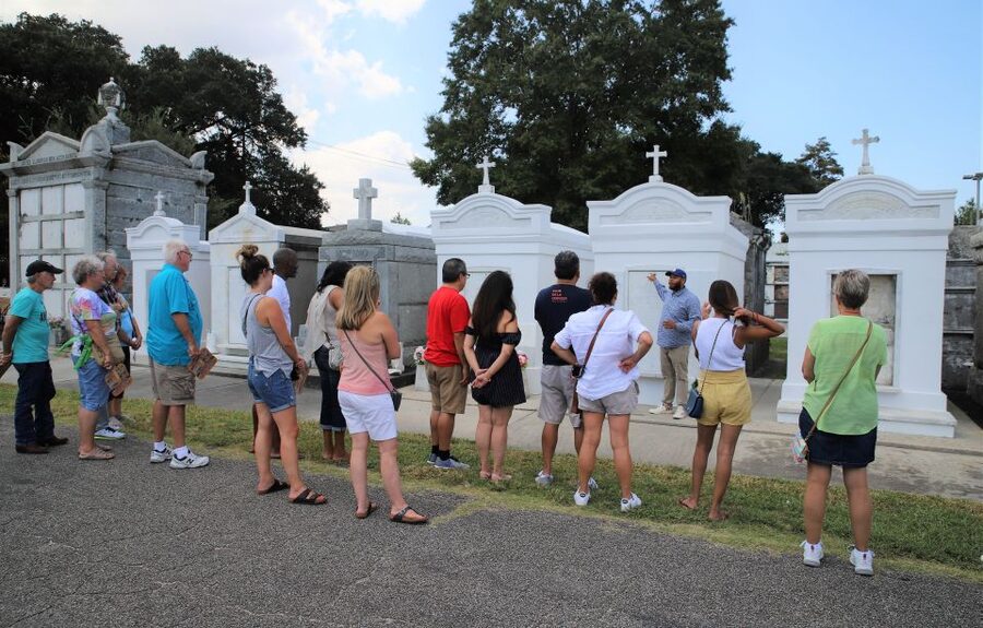 New Orleans: 2-Hour 15-Minute City and Cemetery Tour by Bus - Hotel pickup makes the 135-minute schedule easier