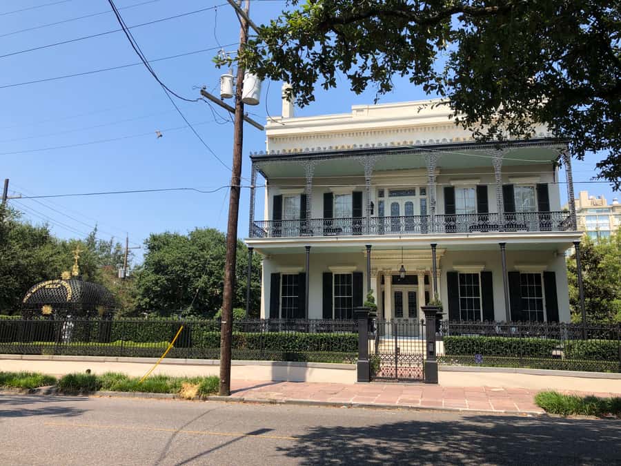 New Orleans: 2-Hour Homes of the Rich & Famous Walking Tour - Walking comfort, weather, and timing