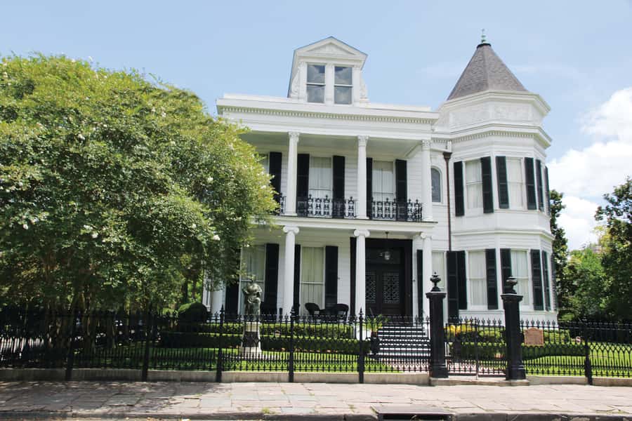 New Orleans: 2-Hour Homes of the Rich & Famous Walking Tour - Starting near Lafayette Cemetery No. 1