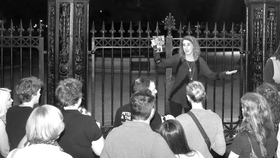 New Orleans: 5 in 1 Ghost & Mystery Evening Tour - The haunted tavern stop and the walking pace