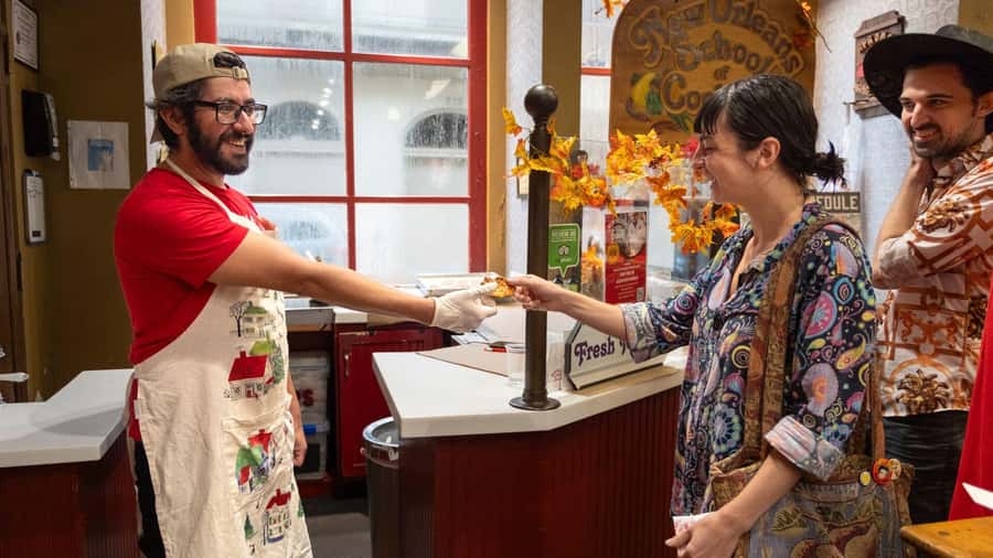 New Orleans: Beloved Bites & Famous Dishes Food Tour - Why this French Quarter food tour works