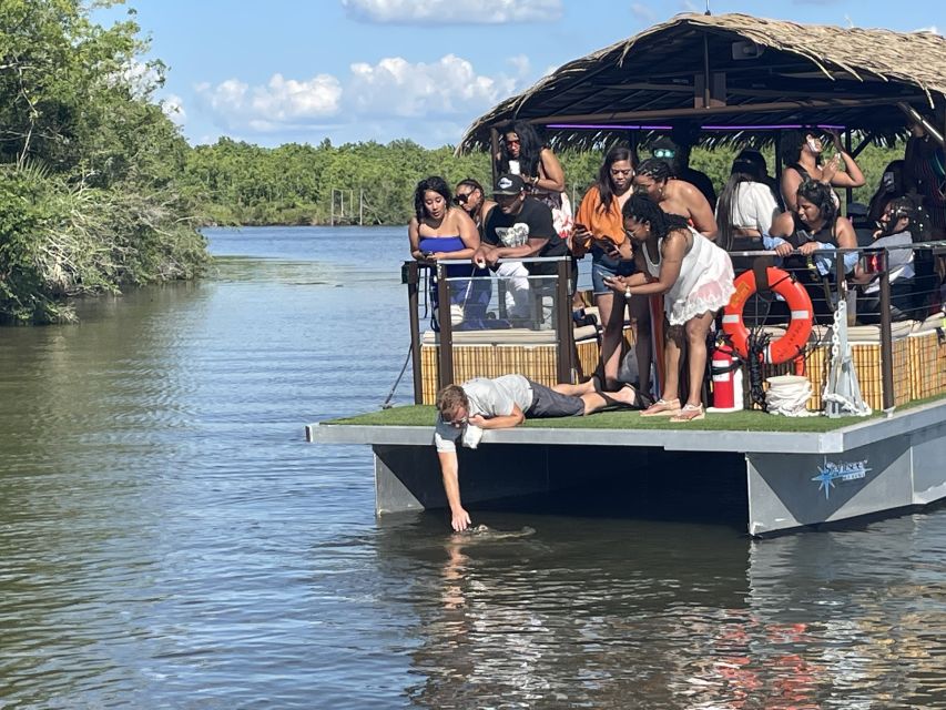 New Orleans: BYOB Tiki Boat Bayou Party and Wildlife Tour - What the First Minutes Feel Like