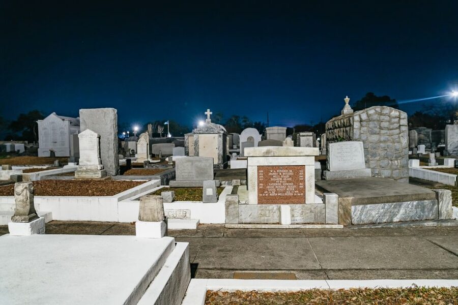 New Orleans: Cemetery Bus Tour At Dark with Exclusive Access - A short stop at Morning Call Coffee Stand