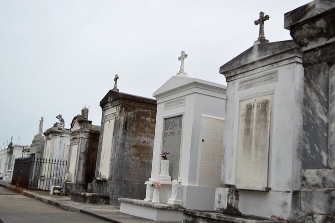 New Orleans Cemetery Bus Tour with Exclusive Cemetery Access - A 35-minute walk inside Odd Fellows Rest