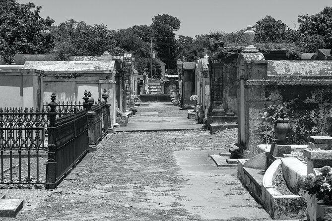 New Orleans Cemetery Bus Tour with Exclusive Cemetery Access - The Morning Call break