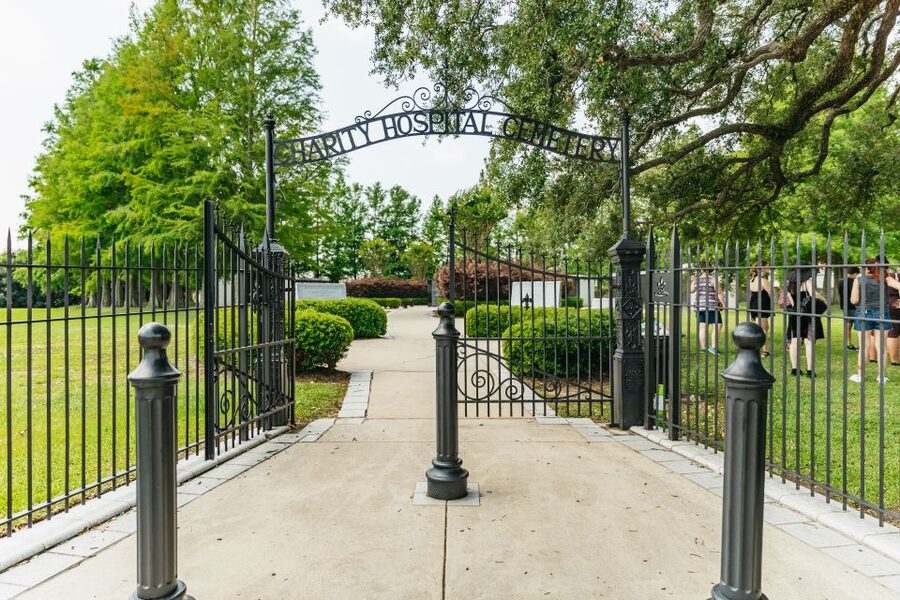 New Orleans: Cemetery Tour - Walking among several historic cemeteries