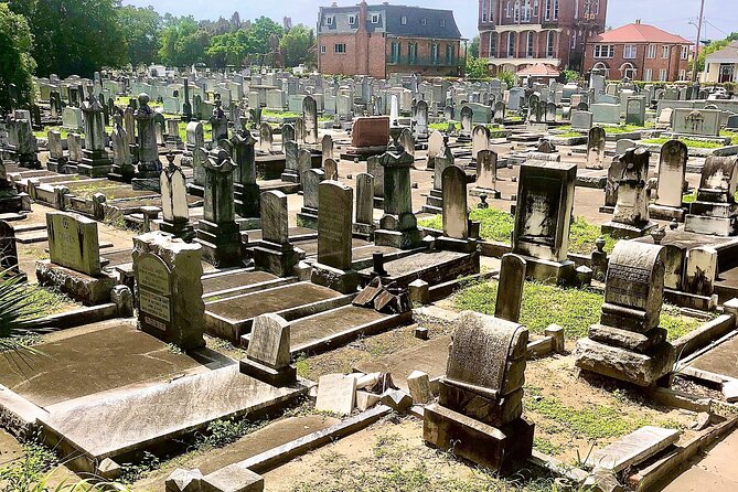 New Orleans Cemetery Walking Tour - Why New Orleans buried its dead above ground