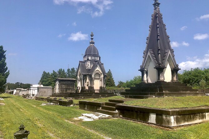 New Orleans Cemetery Walking Tour - Tombs, symbols, and family status