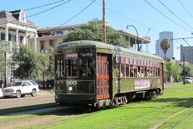 New Orleans City and Cemetery 2-Hour Bus Tour - Guides make or break the experience