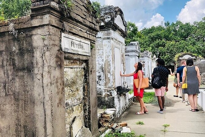 New Orleans City and Cemetery Tour with Garden District Stroll - Why this tour makes sense on a hot New Orleans day