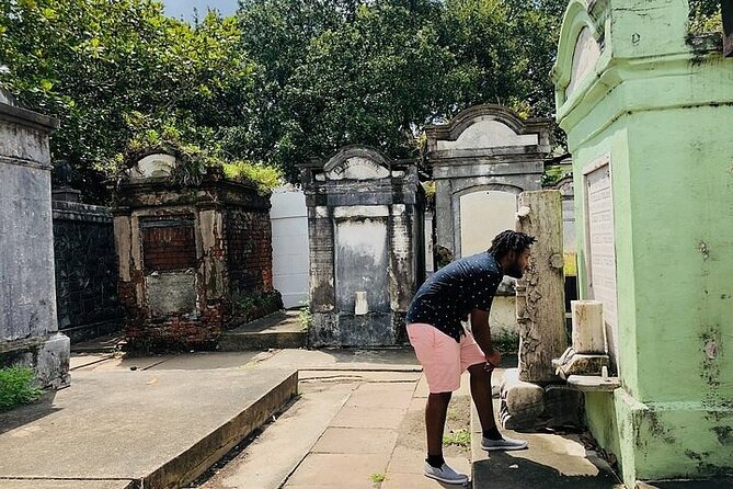 New Orleans City and Cemetery Tour with Garden District Stroll - Lake Pontchartrain and the city beyond downtown