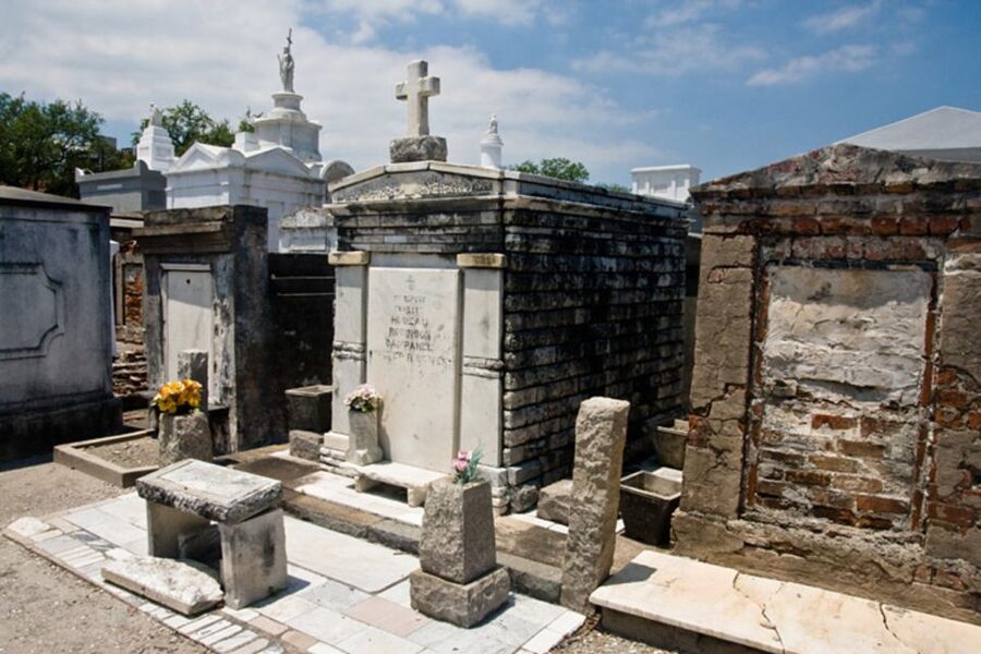 New Orleans: City & Cemetery Tour by Air-Conditioned Minibus - What three hours can and cannot do