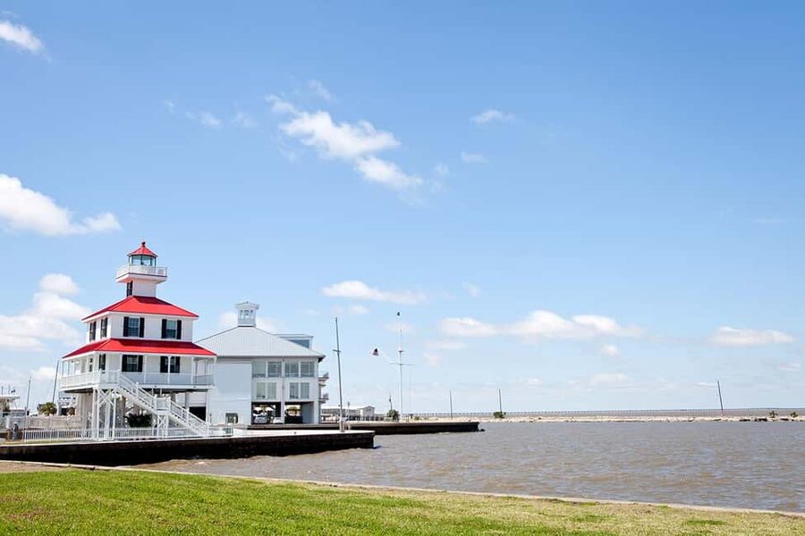 New Orleans: City & Cemetery Tour + Garden District Stroll - City Park, Café du Monde, and the 30-minute pause