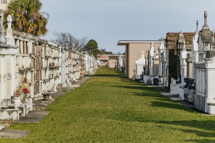 New Orleans: City & Cemetery Tour + Garden District Stroll - Lake Pontchartrain from the coach window