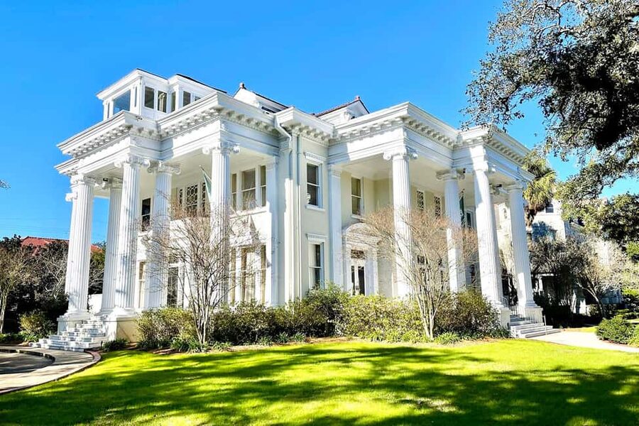 New Orleans: City & Cemetery Tour + Garden District Stroll - What the coach adds, and what it cannot do