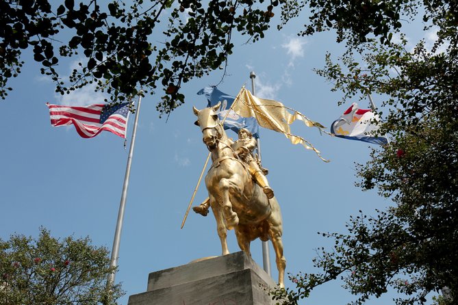 New Orleans City Sightseeing Hop-On Hop-Off Bus Tour - Stops 10 to 15: museums, Magazine Street, and St. Charles Avenue