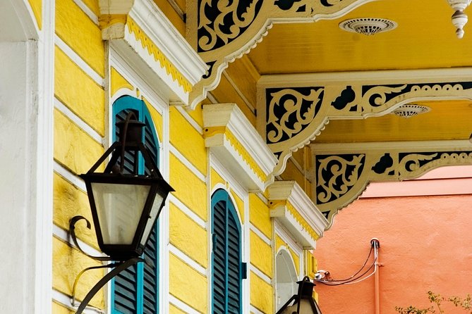 New Orleans City Tour: French Quarter, Garden District & Cemetery - Garden District mansions and oak-lined streets
