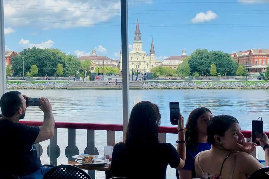 New Orleans: City Tour & Steamboat Daytime Jazz Cruise Combo - St. Charles Avenue leads into the Garden District