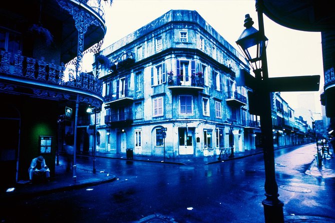 New Orleans Combo Tour: Voodoo, Vampire, and Ghost Tour - Lafitte’s Blacksmith Shop Bar and the pirate connection