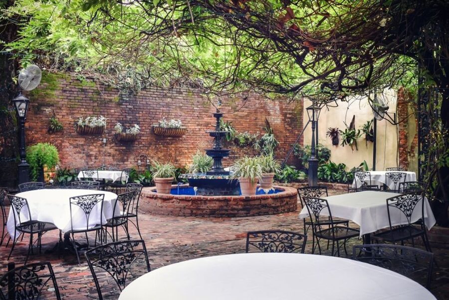 New Orleans: 'Court of Two Sisters' Jazz Brunch Buffet - Service, seating, and the value of guaranteed entry