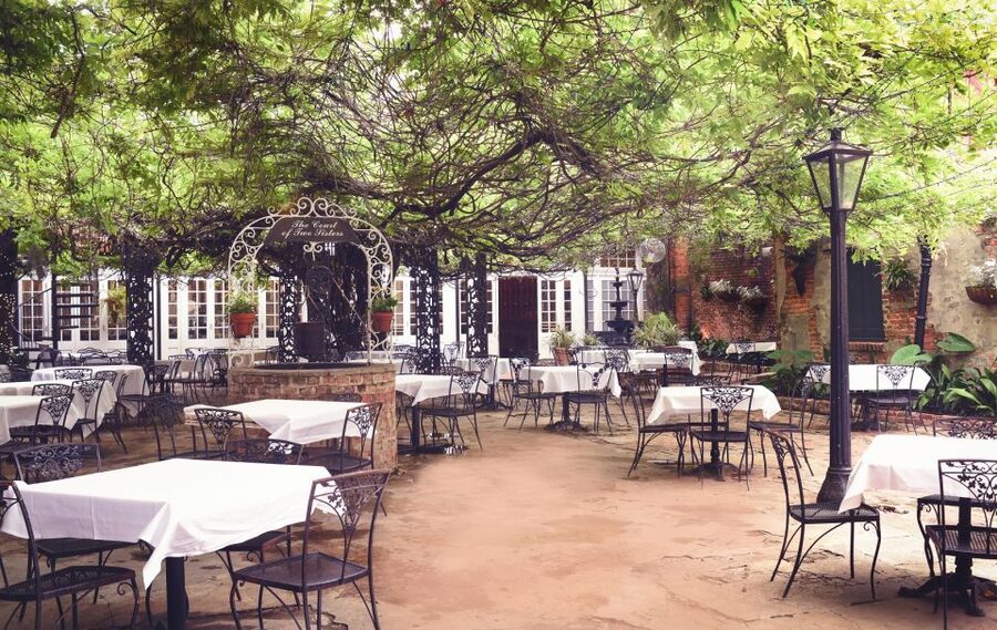 New Orleans: 'Court of Two Sisters' Jazz Brunch Buffet - Booking details that affect your day