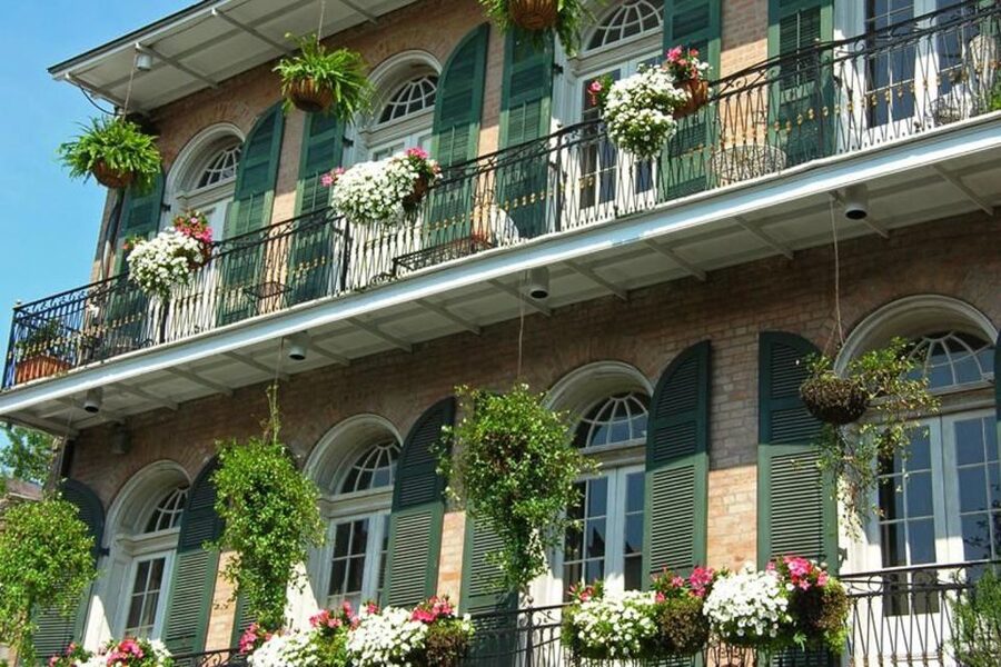 New Orleans: Five-in-One City Walking Tour - Ghosts, vampires, and the French Quarter after dark