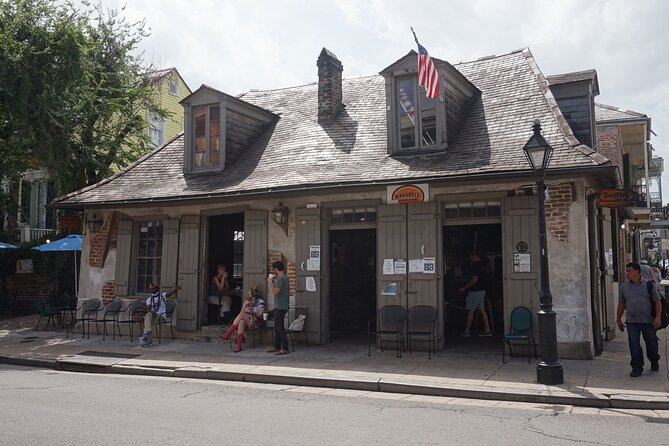 New Orleans French Quarter & Cemetery Bike Tour - Guides, group size, and the feel of the experience