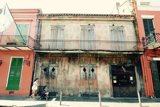 New Orleans French Quarter Walking and History Tour - Courtyards, Creole society, and the placage system