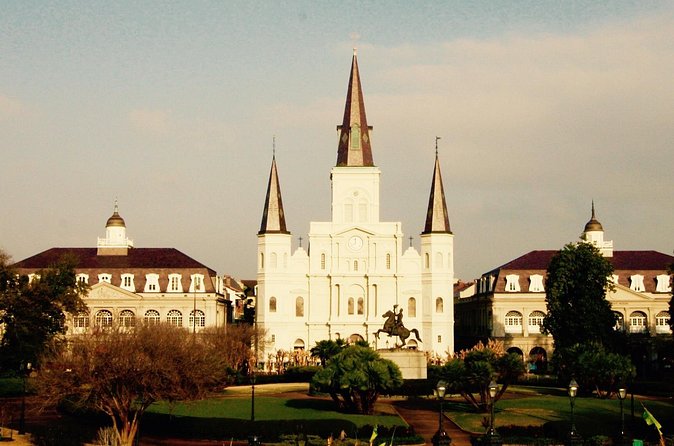 New Orleans French Quarter Walking and History Tour - Literary landmarks and Pirate’s Alley