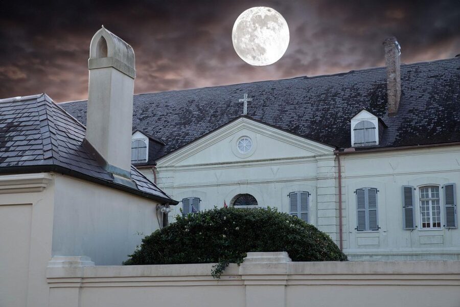 New Orleans: French Quarter, Witches, Voodoo, & Ghost Tour - Walking through the French Quarter’s darker stories