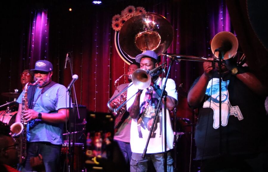New Orleans: Frenchmen Street VIP Live Music Pub Crawl - Frenchmen Art Market: the quieter middle of the night