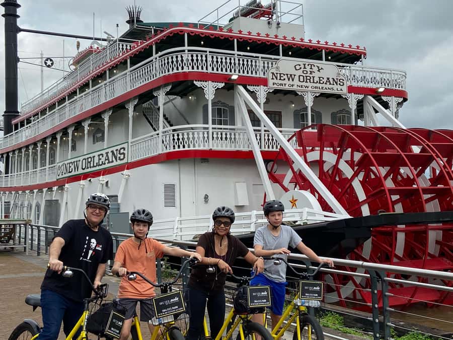 New Orleans: Garden District and French Quarter Bike Tour - Jackson Square and the Mississippi River Beginning