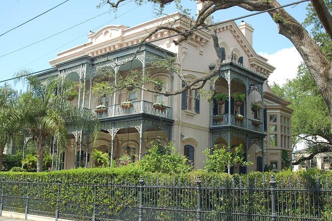 New Orleans: Garden District Tour - Reading the houses along Prytania Street