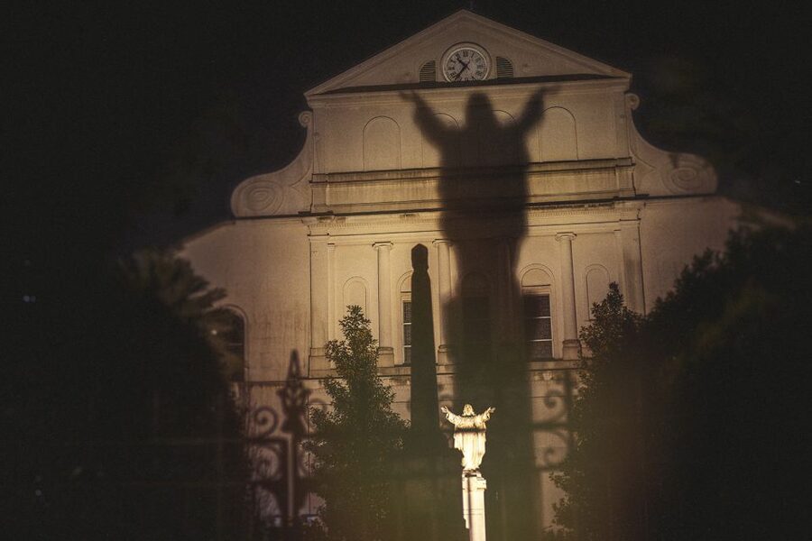 New Orleans: Ghost, Crime, Voodoo, and Vampires Guided Tour - The old cemetery and the stories beneath the streets