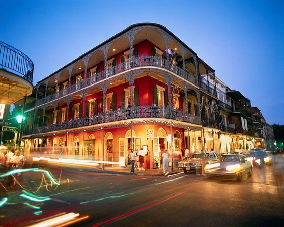 New Orleans Ghost, Vampire, Witch, Voodoo, and Mystery Tour - The pirate alley and the power of place