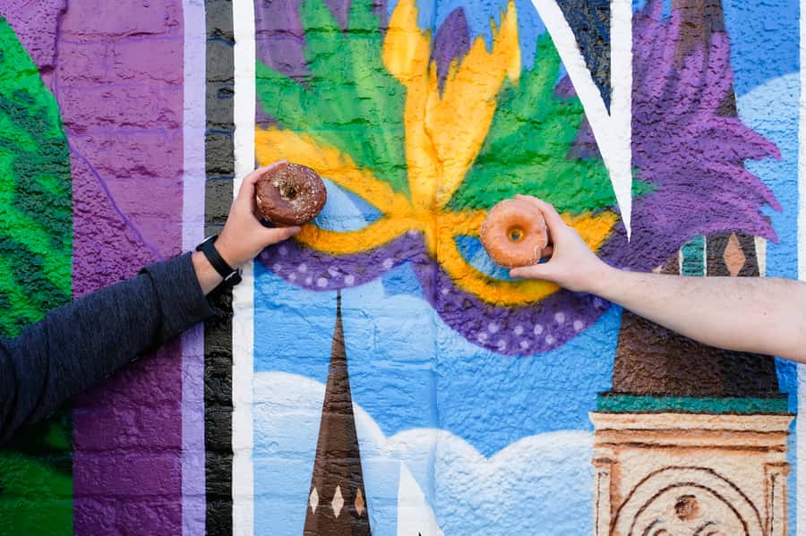 New Orleans: Guided Delicious Beignet Tour with Tastings - Starting in the Garden District with coffee and beignets