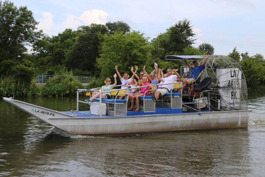 New Orleans: High Speed 16 Passenger Airboat Ride - Choosing pickup or meeting at the dock